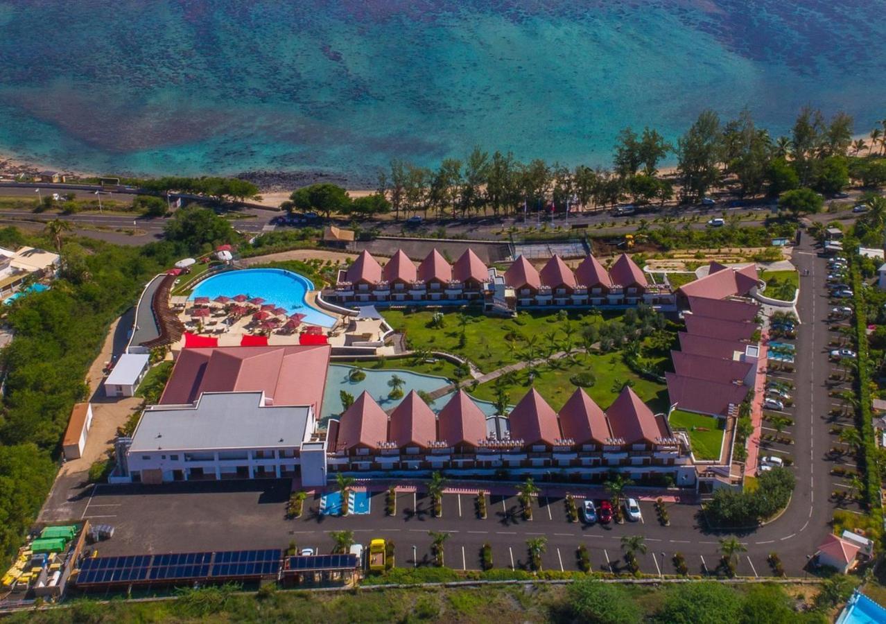 Akoya Hotel & Spa La Saline Les Bains Exterior photo Aerial view of the resort