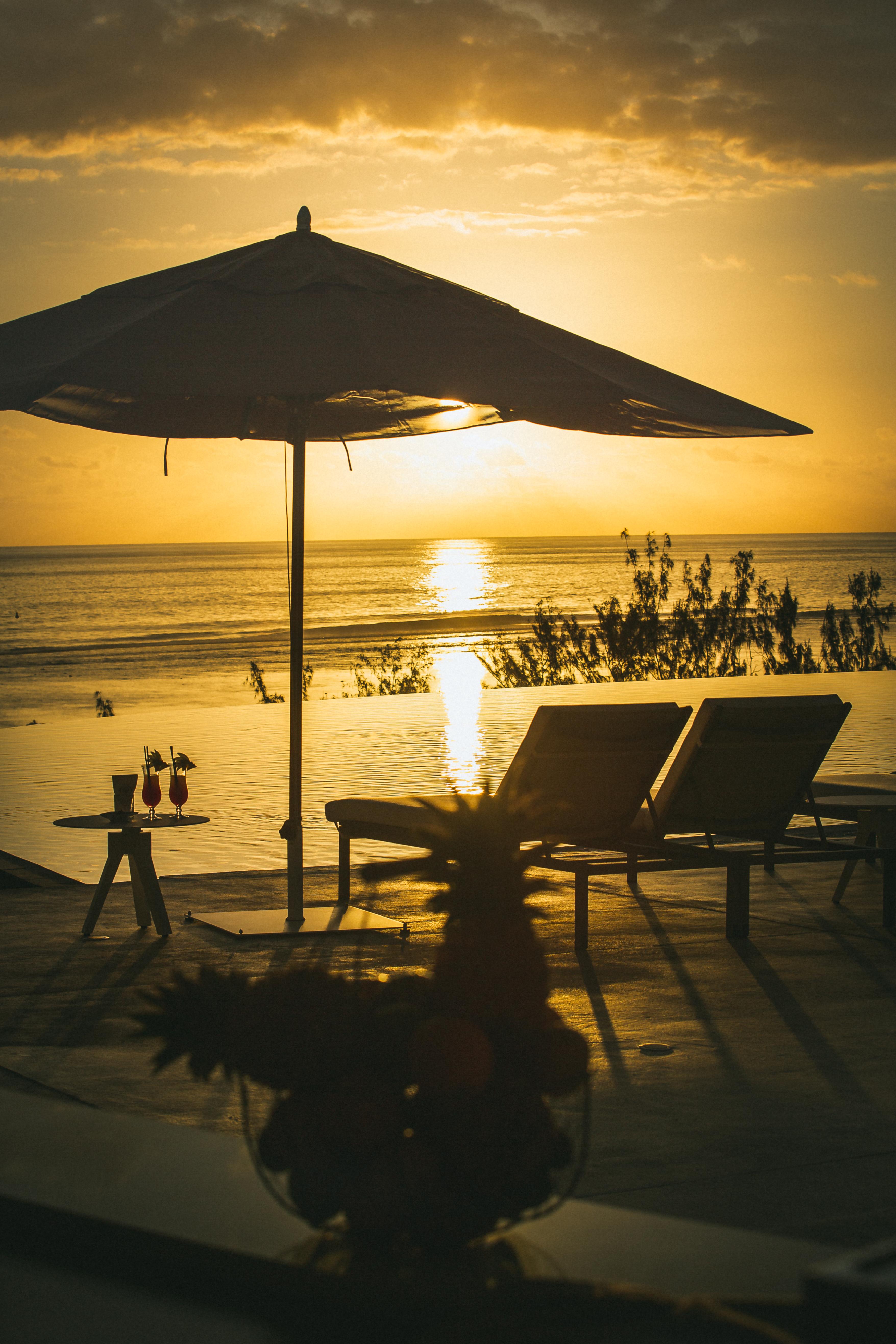 Akoya Hotel & Spa La Saline Les Bains Exterior photo Sunset at the beach