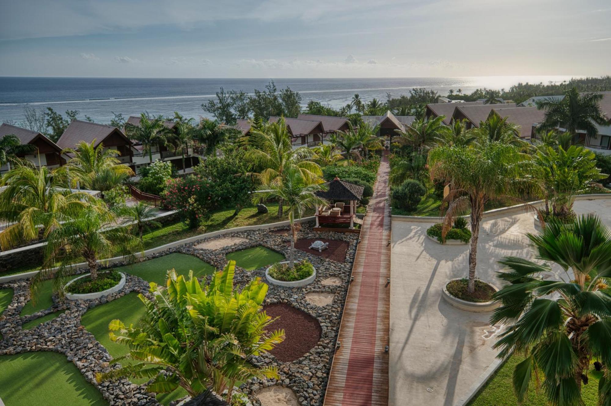 Akoya Hotel & Spa La Saline Les Bains Exterior photo The resort's grounds