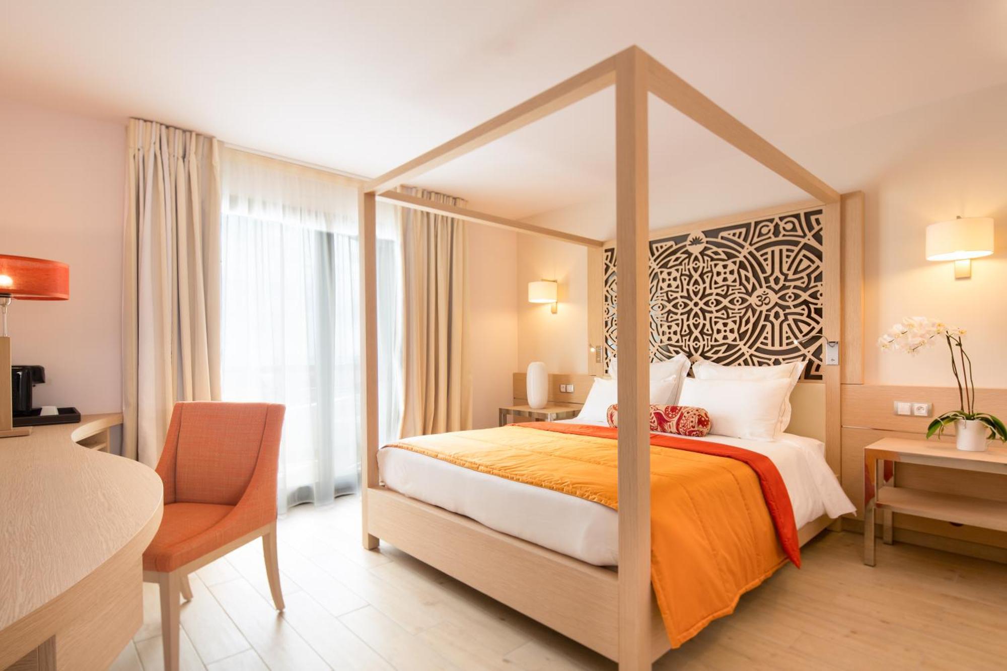 Akoya Hotel & Spa La Saline Les Bains Exterior photo A room at the Hotel du Vin, Cheltenham